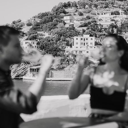 Agriolykos Pension Ágios Kírykos Buitenkant foto