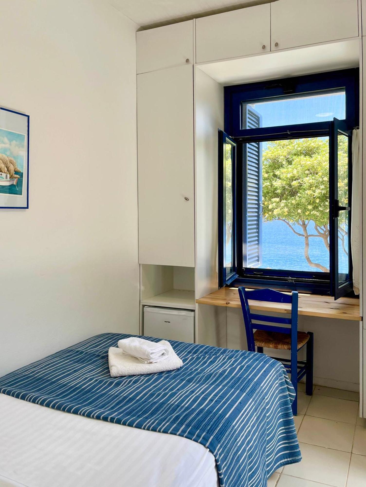 Agriolykos Pension Ágios Kírykos Buitenkant foto