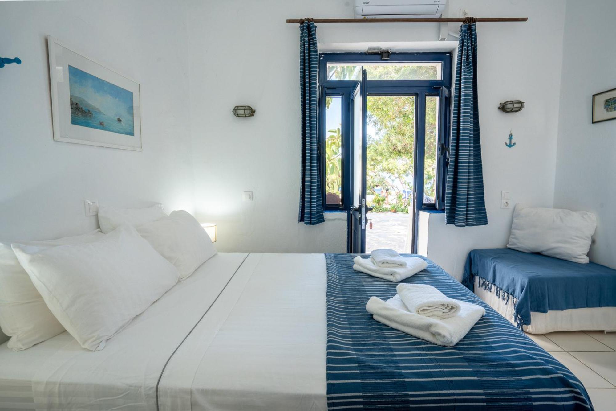 Agriolykos Pension Ágios Kírykos Buitenkant foto