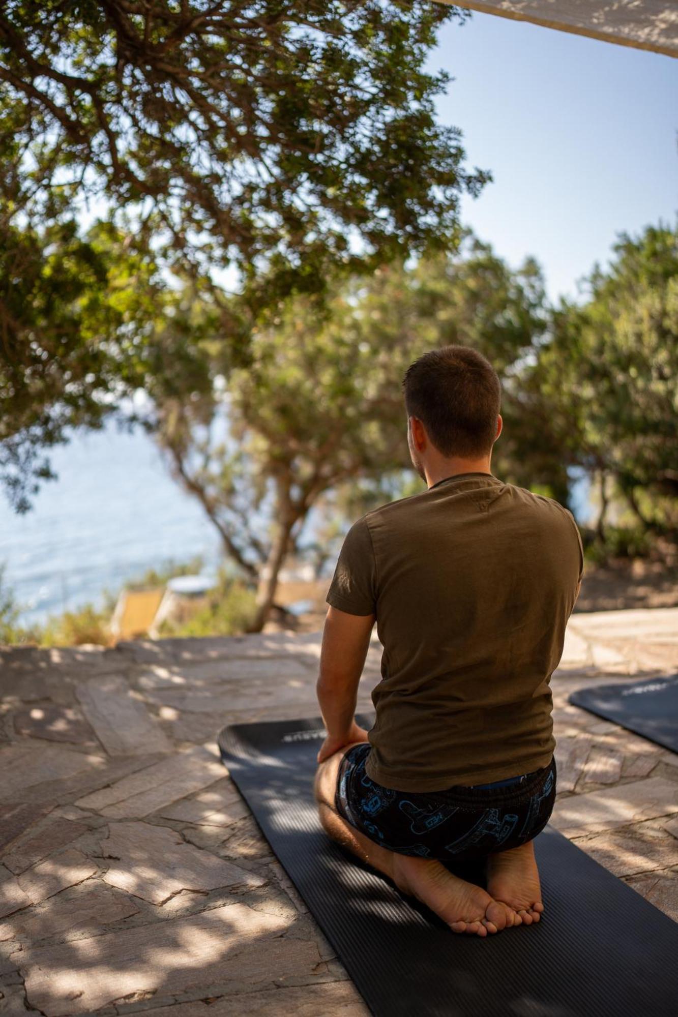 Agriolykos Pension Ágios Kírykos Buitenkant foto