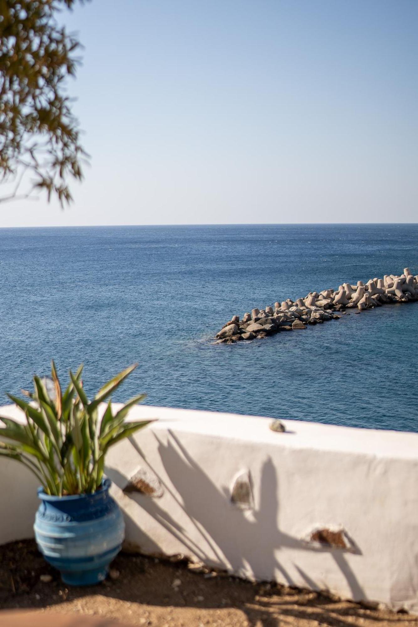 Agriolykos Pension Ágios Kírykos Buitenkant foto