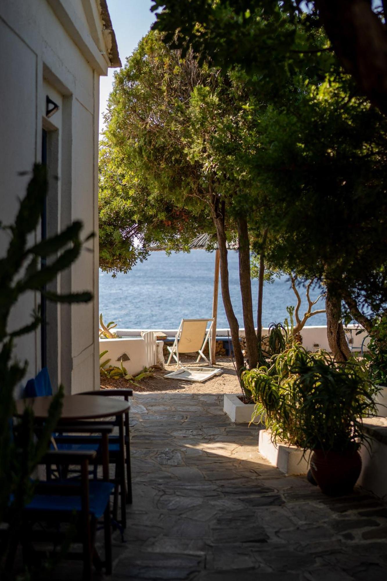 Agriolykos Pension Ágios Kírykos Buitenkant foto